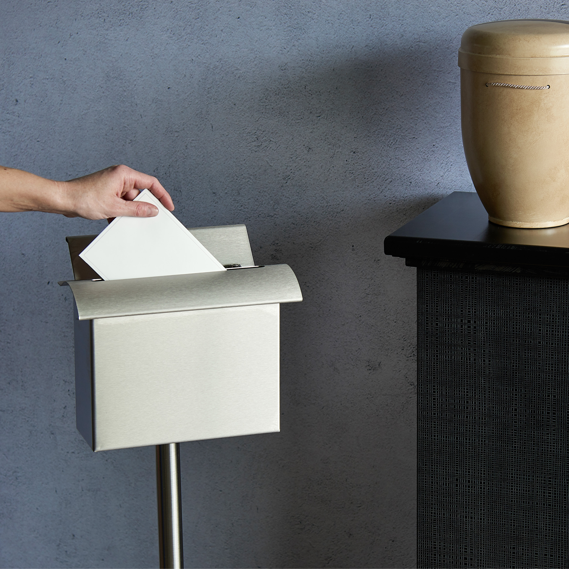 Briefkasten für Trauerkarten - Fuß Eckig